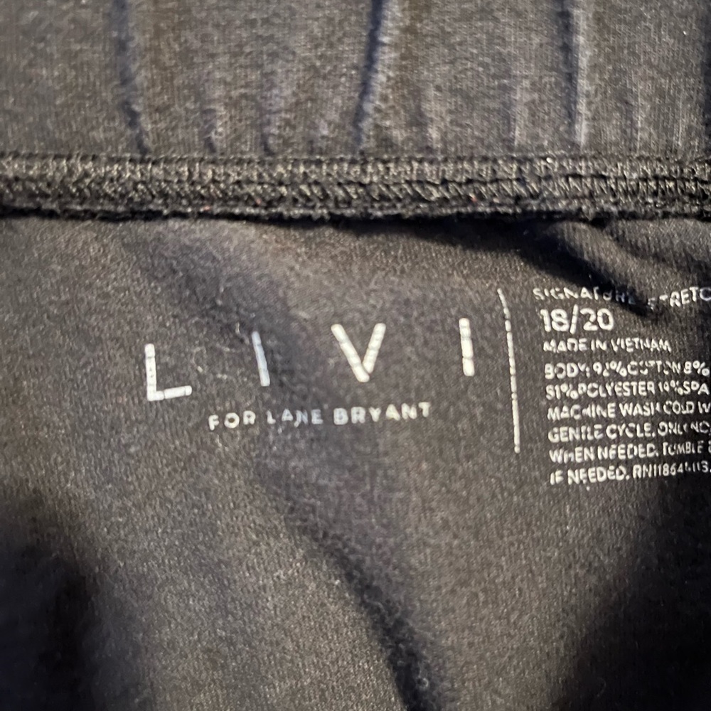 LIVI Active Black Cropped Pants with Side Stripes - Picture 8 of 9